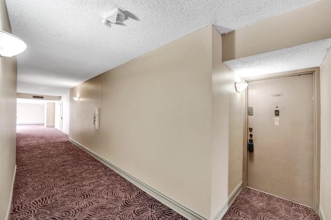 Condo in Hollywood, Florida, 2 bedrooms № 2173927 - photo 8