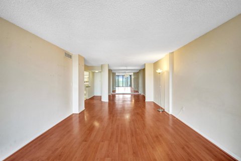 Condo in Hollywood, Florida, 2 bedrooms № 2173927 - photo 30