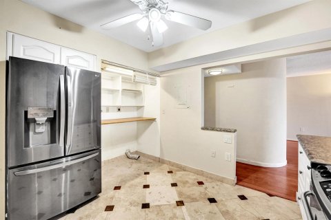 Condo in Hollywood, Florida, 2 bedrooms № 2173927 - photo 15