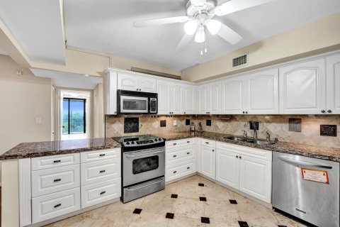 Condo in Hollywood, Florida, 2 bedrooms № 2173927 - photo 18