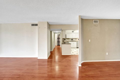 Condo in Hollywood, Florida, 2 bedrooms № 2173927 - photo 21