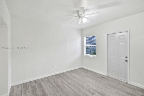 Apartment in Miami, Florida 1 bedroom, 617.24 sq.m. № 2241345 - photo 2