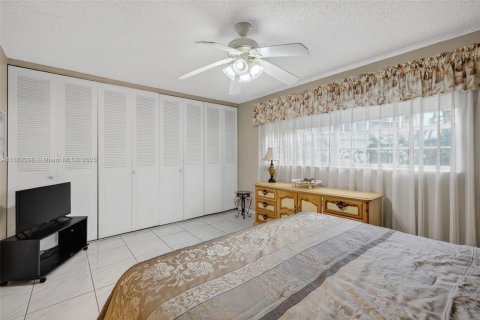 Condo in Lauderdale Lakes, Florida, 2 bedrooms  № 2014066 - photo 19