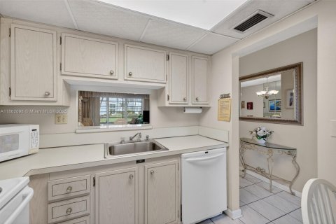 Condo in Lauderdale Lakes, Florida, 2 bedrooms  № 2014066 - photo 14