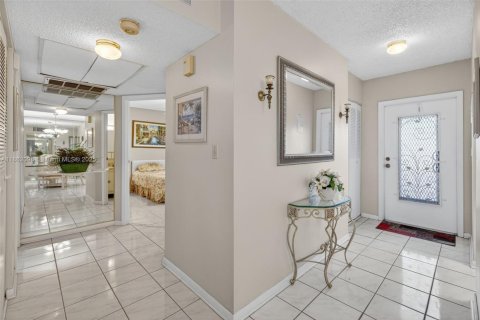 Condo in Lauderdale Lakes, Florida, 2 bedrooms  № 2014066 - photo 12