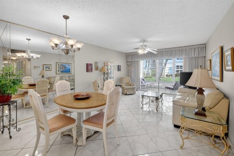 Кондоминиум с 2 спальнями в Лодердейл-Лейкс, Флорида № 2014066