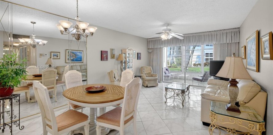 Condo in Lauderdale Lakes, Florida, 2 bedrooms  № 2014066