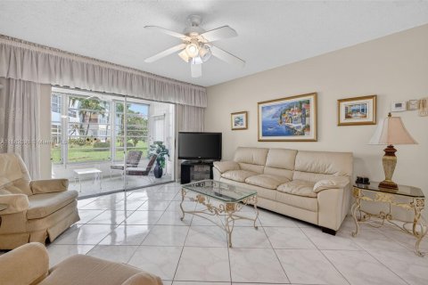 Condo in Lauderdale Lakes, Florida, 2 bedrooms  № 2014066 - photo 4