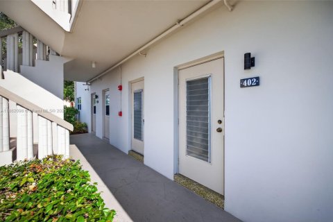 Condo in Lauderdale Lakes, Florida, 2 bedrooms  № 2014066 - photo 26