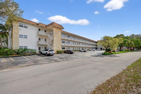 Condo in Lauderdale Lakes, Florida, 2 bedrooms  № 2014066 - photo 28