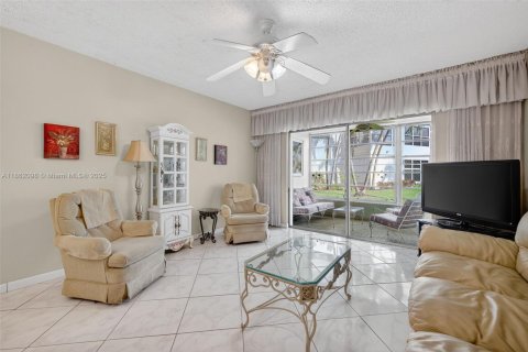 Condo in Lauderdale Lakes, Florida, 2 bedrooms  № 2014066 - photo 5