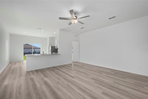 House in Lake Alfred, Florida 3 bedrooms, 114.36 sq.m. № 1902556 - photo 9