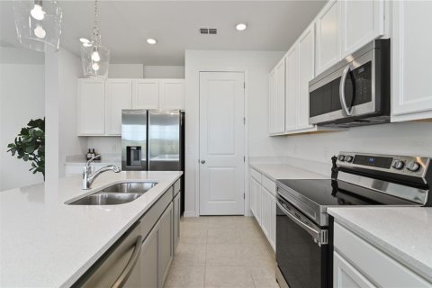 Townhouse in Davenport, Florida 3 bedrooms, 200.67 sq.m. № 1765082 - photo 12