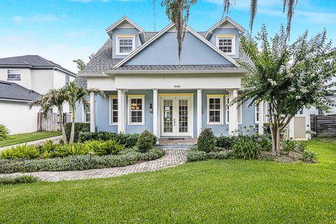 House in Winter Park, Florida 4 bedrooms, 311.13 sq.m. № 1779047 - photo 1
