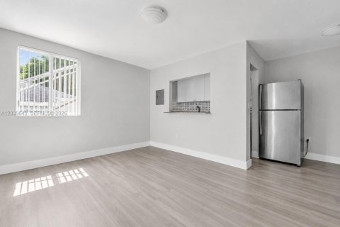 Apartamento en alquiler en South Miami, Florida, 2 dormitorios № 2086409 - foto 4