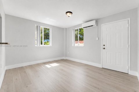 Apartamento en alquiler en South Miami, Florida, 2 dormitorios № 2086409 - foto 2