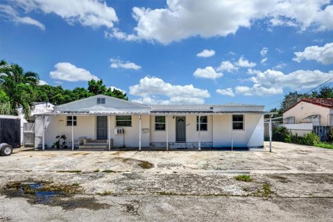 Propiedad comercial en venta en Miami, Florida, 360.83 m2 № 2439099 - foto 1
