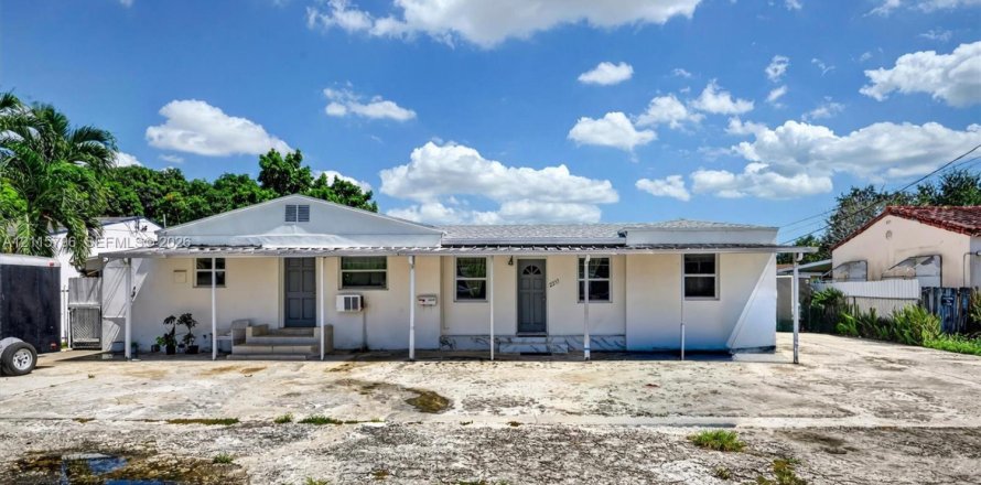 Propiedad comercial en Miami, Florida 360.83 m2 № 2439099