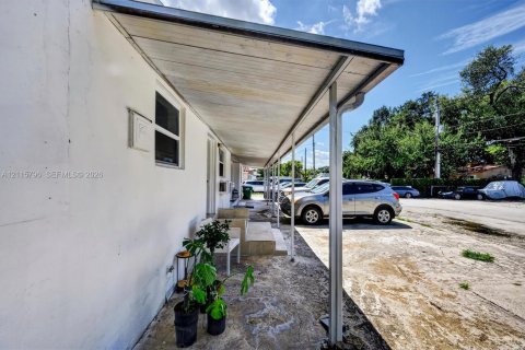 Propiedad comercial en venta en Miami, Florida, 360.83 m2 № 2439099 - foto 9