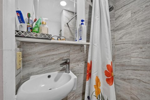 Propiedad comercial en venta en Miami, Florida, 360.83 m2 № 2439099 - foto 21