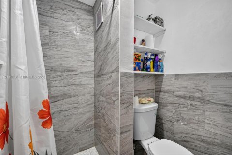 Propiedad comercial en venta en Miami, Florida, 360.83 m2 № 2439099 - foto 20