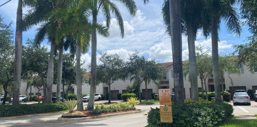 Touwnhouse à Tamarac, Floride 3 chambres, 113.25 m2 № 2247993