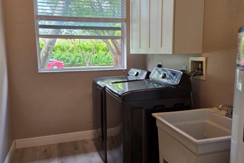 Casa en alquiler en Davie, Florida, 4 dormitorios, 314.57 m2 № 1135082 - foto 1