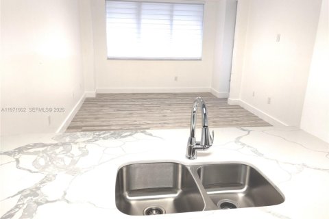 Copropriété à vendre à Miami, Floride: 1 chambre, 59.46 m2 № 2032770 - photo 8