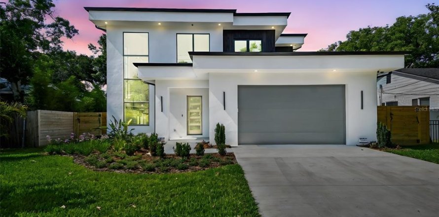 House in Tampa, Florida 4 bedrooms, 286.23 sq.m. № 1721225