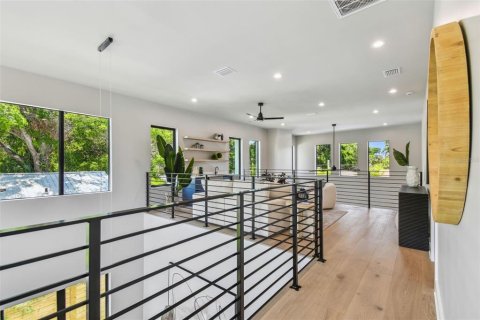 House in Tampa, Florida 4 bedrooms, 286.23 sq.m. № 1721225 - photo 27