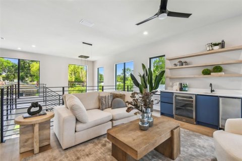 House in Tampa, Florida 4 bedrooms, 286.23 sq.m. № 1721225 - photo 30