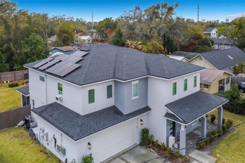 House in Orlando, Florida 4 bedrooms, 251.11 sq.m. № 2111307 - photo 4