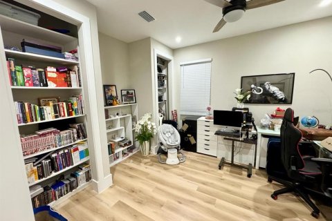 House in Orlando, Florida 4 bedrooms, 251.11 sq.m. № 2111307 - photo 21