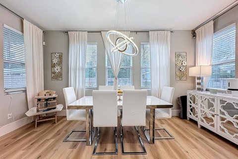 House in Orlando, Florida 4 bedrooms, 251.11 sq.m. № 2111307 - photo 12