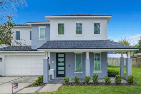 House in Orlando, Florida 4 bedrooms, 251.11 sq.m. № 2111307 - photo 2