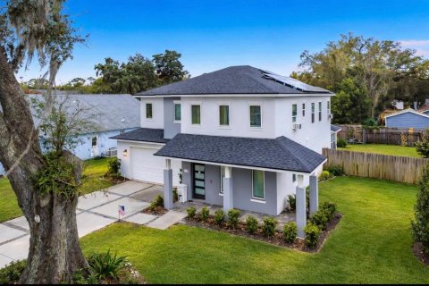 House in Orlando, Florida 4 bedrooms, 251.11 sq.m. № 2111307