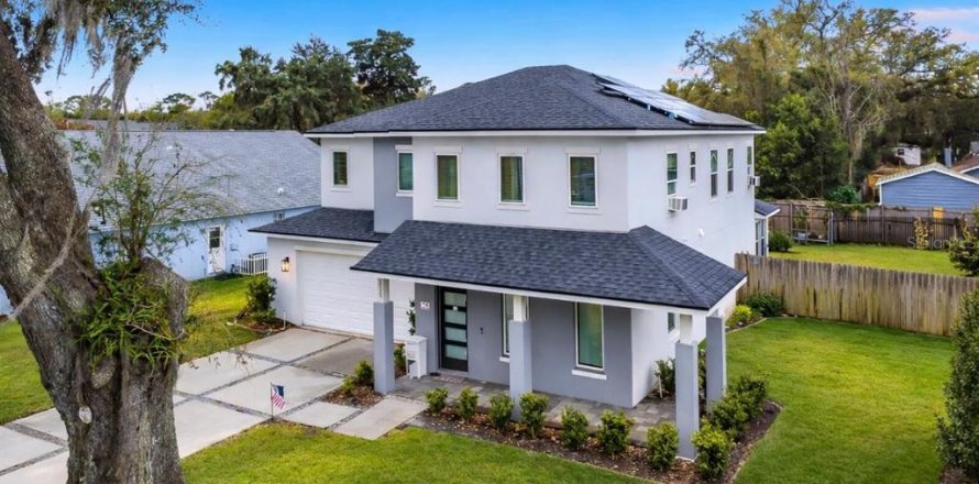 House in Orlando, Florida 4 bedrooms, 251.11 sq.m. № 2111307