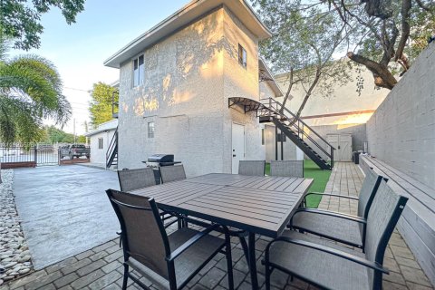 House in Miami, Florida 2 bedrooms, 111.48 sq.m. № 2058621 - photo 18