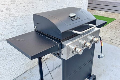 House in Miami, Florida 2 bedrooms, 111.48 sq.m. № 2058621 - photo 22