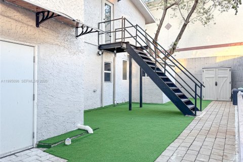 House in Miami, Florida 2 bedrooms, 111.48 sq.m. № 2058621 - photo 20