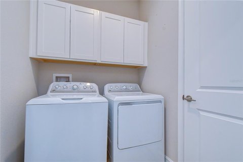 House in Land O' Lakes, Florida 4 bedrooms, 193.98 sq.m. № 2096137 - photo 24