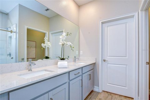 House in Land O' Lakes, Florida 4 bedrooms, 193.98 sq.m. № 2096137 - photo 15
