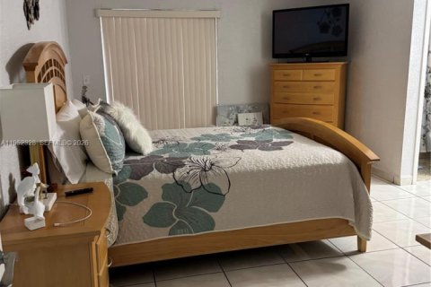 Купить кондоминиум в Хайалиа, Флорида 2 спальни, 92.9м2, № 2006721 - фото 6