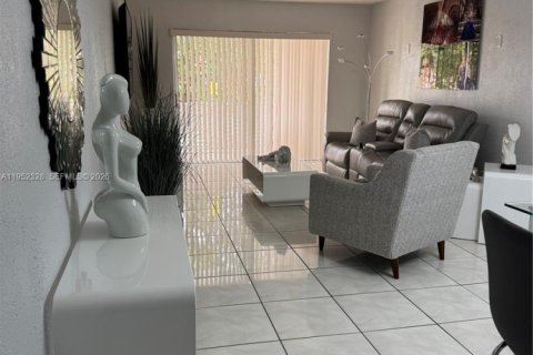 Купить кондоминиум в Хайалиа, Флорида 2 спальни, 92.9м2, № 2006721 - фото 4