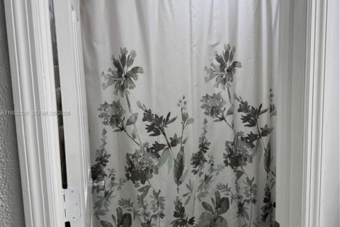 Купить кондоминиум в Хайалиа, Флорида 2 спальни, 92.9м2, № 2006721 - фото 5