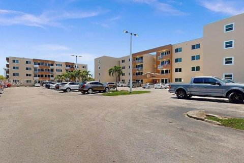 Condominio en venta en Miami, Florida, 1 dormitorio, 66.89 m2 № 2009970 - foto 11