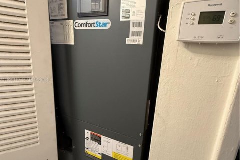 Condominio en venta en Miami, Florida, 1 dormitorio, 66.89 m2 № 2009970 - foto 9