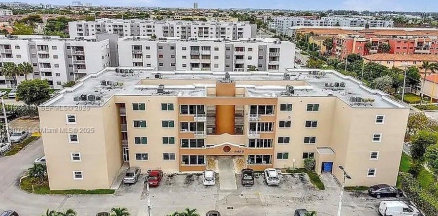 Condominio en Miami, Florida, 1 dormitorio  № 2009970