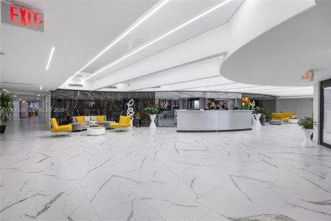 Condominio en Hallandale Beach, Florida, 2 dormitorios  № 2011174