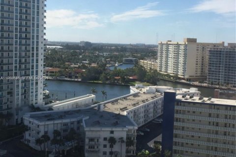 Condominio en alquiler en Hallandale Beach, Florida, 2 dormitorios, 133.78 m2 № 2011174 - foto 7